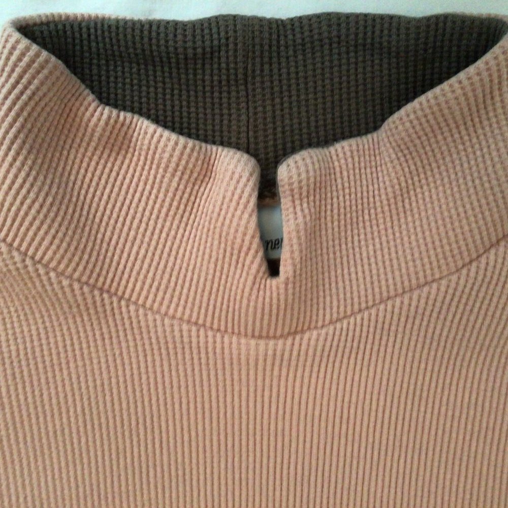 Newport News 3/4 sleeve pink top with grey/brown neck & pocket trim